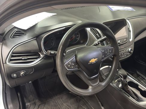 Used 2021 Chevrolet Malibu LT image 16