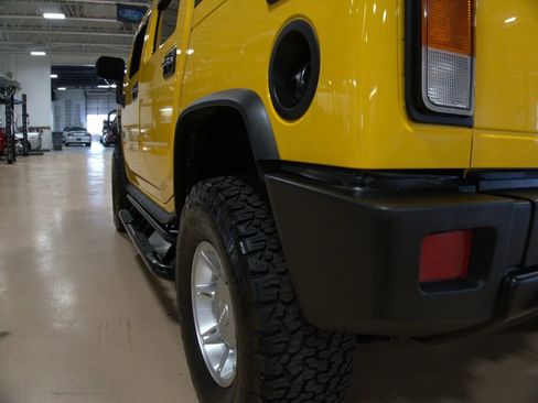 Used 2003 HUMMER H2 w/ Preferred Equipment Group image 20