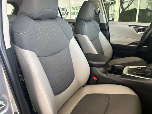 Used 2025 Toyota RAV4 XLE AWD/4WD image 21