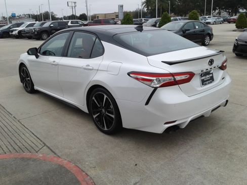 Used 2020 Toyota Camry XSE image 5