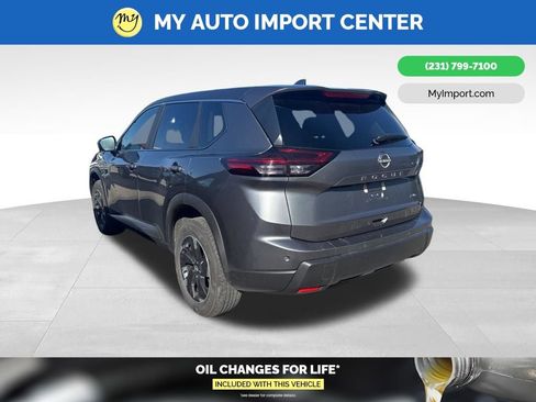 Used 2025 Nissan Rogue SV image 4