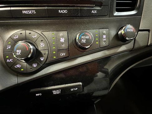 Used 2012 Toyota Sienna LE FWD image 36