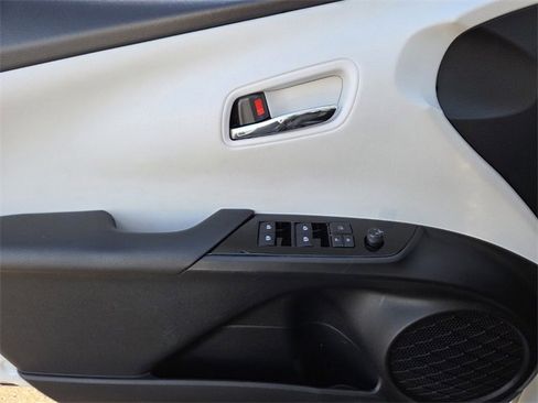 Used 2017 Toyota Prius Prime Advanced image 16