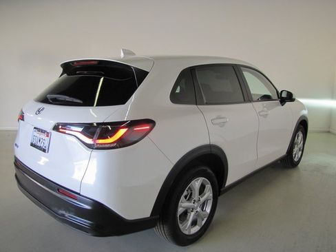 Certified 2025 Honda HR-V LX image 23