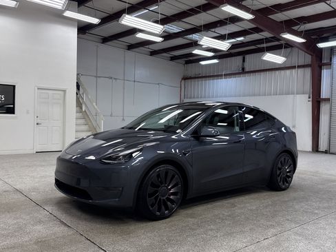 Used 2023 Tesla Model Y Long Range image 1