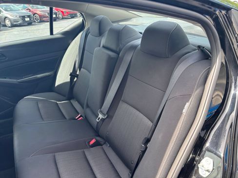 Used 2025 Nissan Altima 2.5 SV FWD image 33