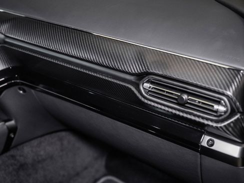 Used 2025 Aston Martin V8 Vantage Coupe image 37