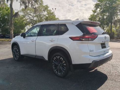 Certified 2025 Nissan Rogue SL w/ Tech Package FWD image 6