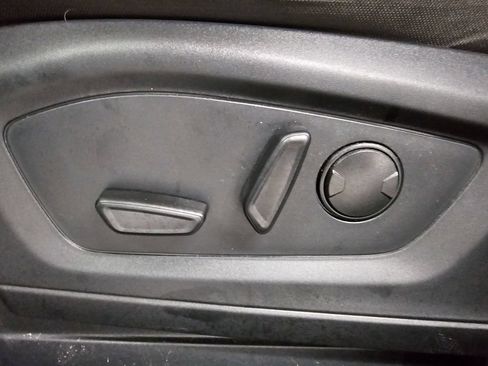 Used 2023 Ford Explorer XLT AWD/4WD image 14