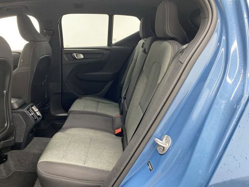 Used 2024 Volvo XC40 B5 Core image 17