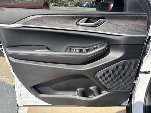 New 2026 Jeep Grand Cherokee Altitude image 19