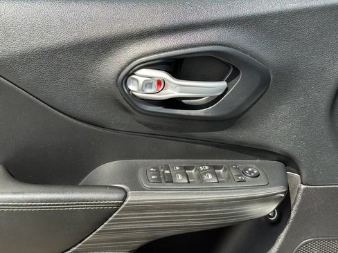 Used 2015 Jeep Cherokee Limited AWD/4WD image 15