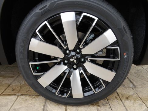 New 2026 Mitsubishi Outlander SEL image 12