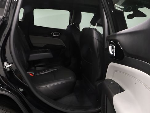 New 2026 Jeep Compass Limited w/ Sun, Sound & Navigation Group AWD/4WD image 17