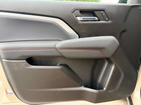 Used 2023 Chevrolet Colorado Z71 w/ Z71 Convenience Package 2 AWD/4WD image 19