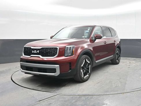 Used 2023 Kia Telluride EX w/ EX Captain's Chair Package FWD image 5