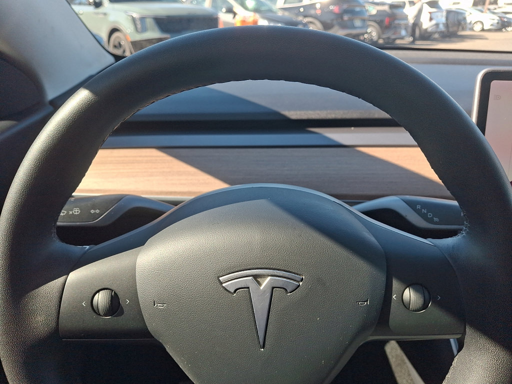 Used 2021 Tesla Model Y Long Range AWD/4WD image 26
