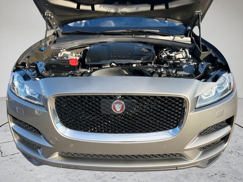 Used 2019 Jaguar F-PACE Prestige AWD/4WD image 28
