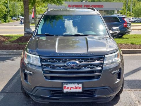 Used 2018 Ford Explorer XLT w/ Equipment Group 202A FWD image 5