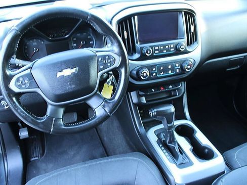 Used 2017 Chevrolet Colorado LT w/ LT Convenience Package RWD image 13