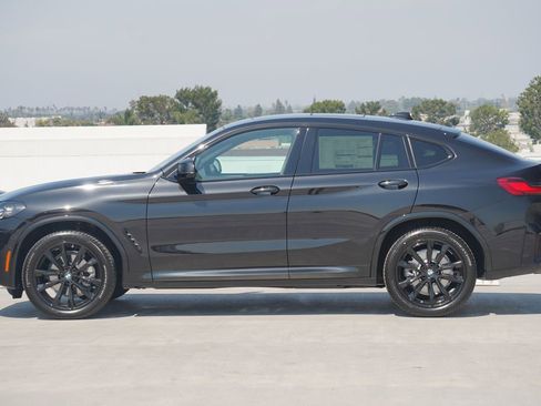 Used 2025 BMW X4 xDrive30i w/ Premium Package image 4