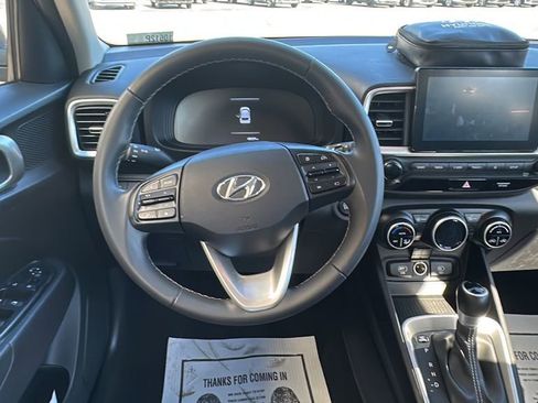 Used 2024 Hyundai Venue SEL image 18