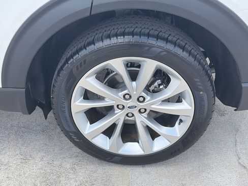 Certified 2023 Ford Explorer Platinum w/ Technology Package AWD/4WD image 21