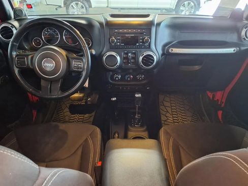 Used 2013 Jeep Wrangler Unlimited Sahara AWD/4WD image 15