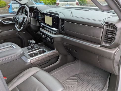Used 2022 Chevrolet Silverado 1500 LTZ w/ LTZ Premium Package AWD/4WD image 32