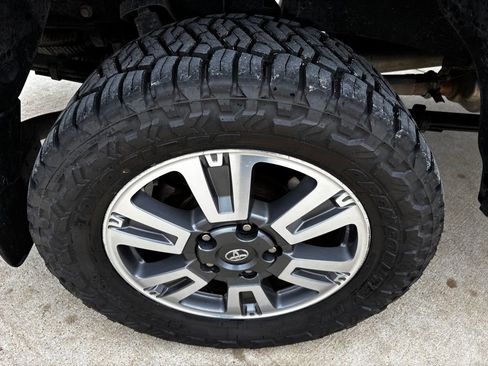 Used 2018 Toyota Tundra Platinum image 23