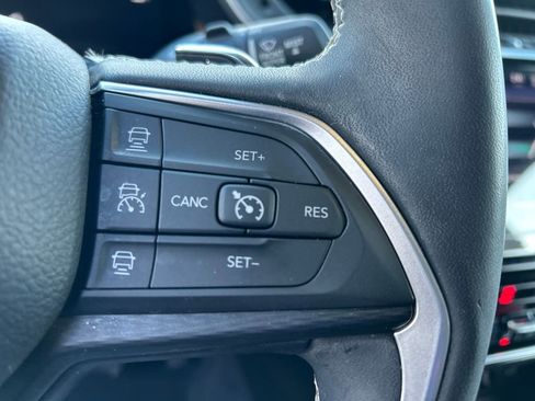 Used 2023 Jeep Grand Cherokee L Laredo image 40