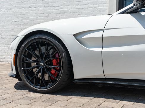 Used 2023 Aston Martin V8 Vantage Roadster RWD image 7