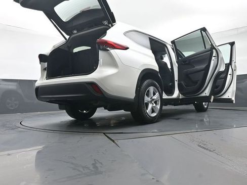 Used 2021 Toyota Highlander LE image 53