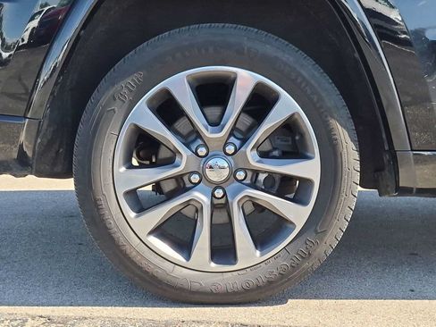Used 2017 Jeep Grand Cherokee Overland AWD/4WD image 13