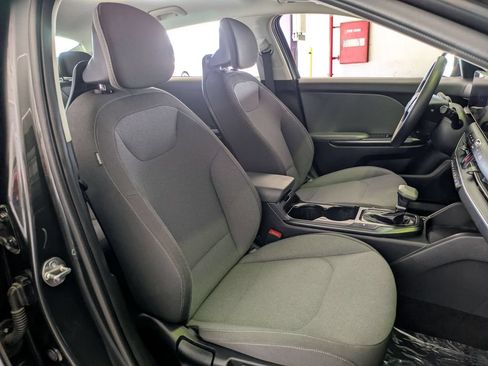 Used 2025 Kia K4 FWD image 28