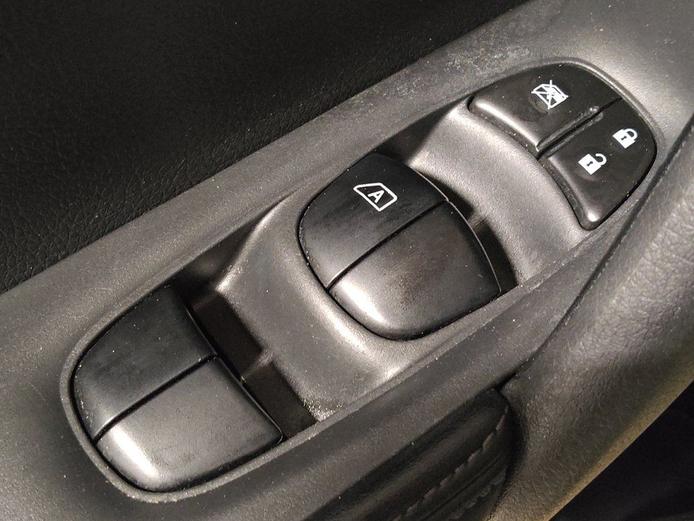 Used 2017 Nissan Rogue SV w/ SV Premium Package FWD image 27