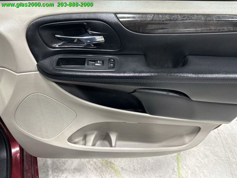 Used 2018 Dodge Grand Caravan SE w/ UConnect Hands-Free Group image 27