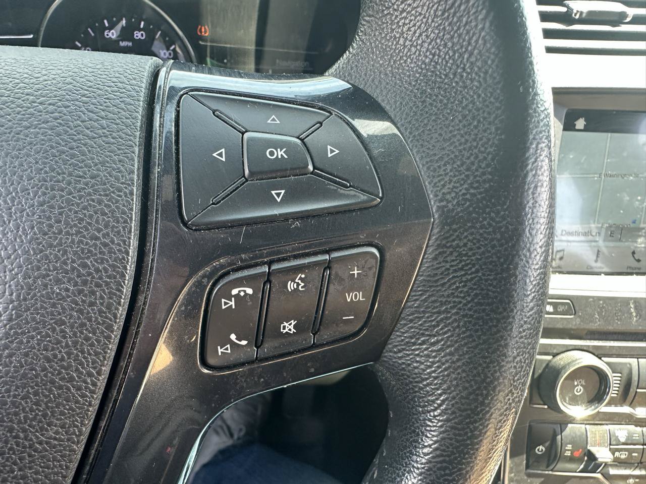 Used 2017 Ford Explorer XLT w/ Equipment Group 202A AWD/4WD image 12
