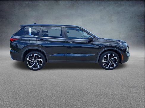 Used 2023 Mitsubishi Outlander SE FWD image 5