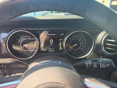 Used 2021 Jeep Wrangler Unlimited Sahara AWD/4WD image 21