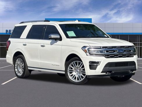 Used 2024 Ford Expedition Platinum AWD/4WD image 2