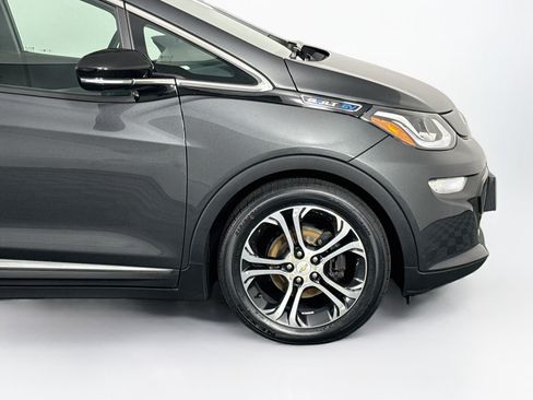 Used 2019 Chevrolet Bolt Premier w/ Infotainment Package FWD image 44