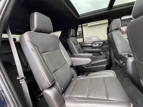 Used 2021 Chevrolet Tahoe Premier w/ Premium Package image 18