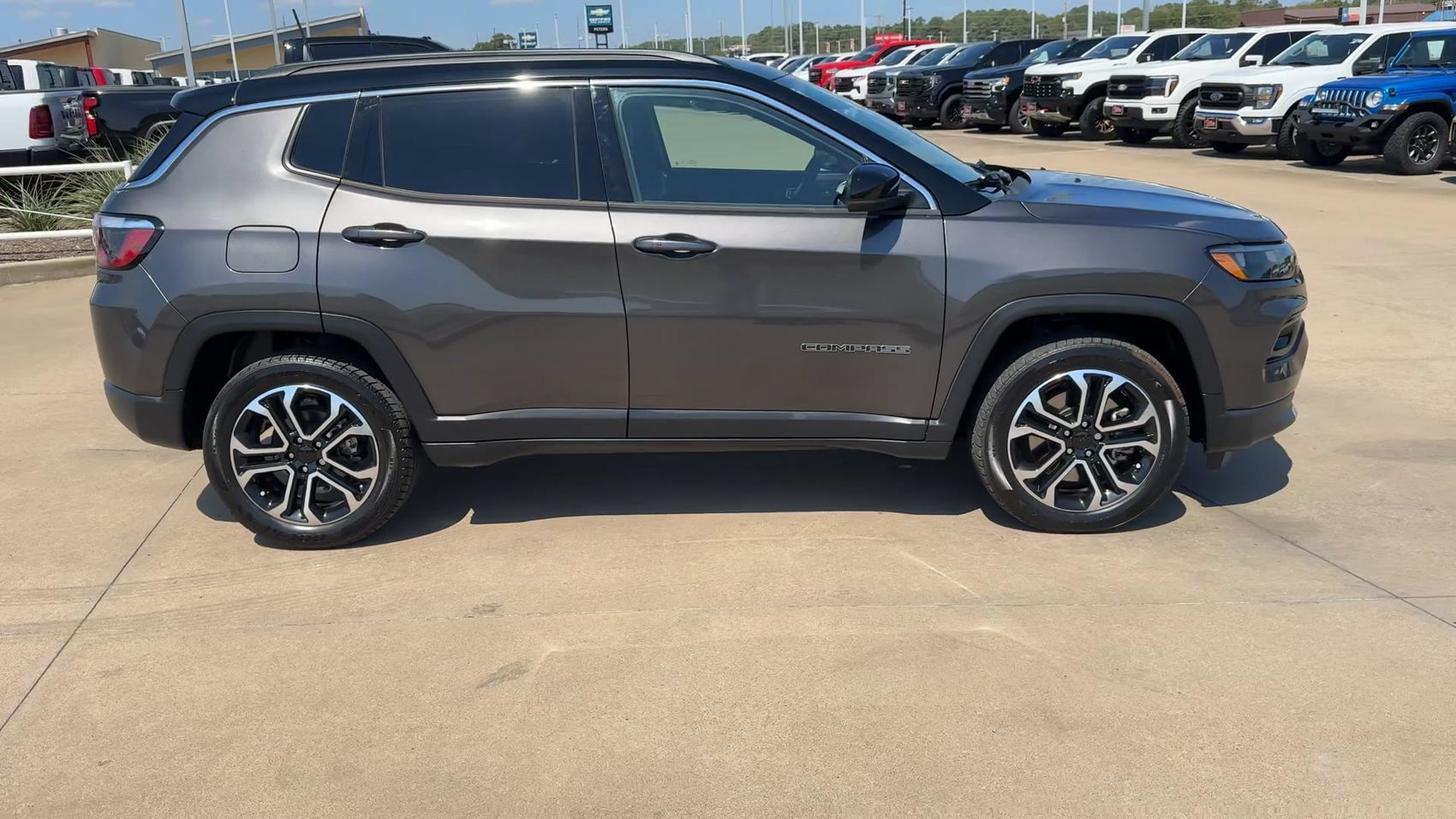 Used 2024 Jeep Compass Limited AWD/4WD image 2