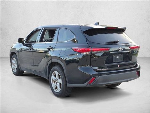 Used 2021 Toyota Highlander LE FWD image 7