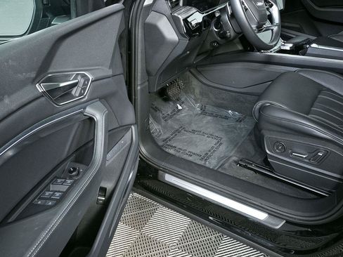 Used 2024 Audi Q8 e-tron Prestige w/ Prestige Package AWD/4WD image 9