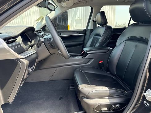 Used 2023 Jeep Grand Cherokee L Limited AWD/4WD image 15
