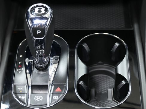 Used 2018 Bentley Bentayga AWD/4WD image 46