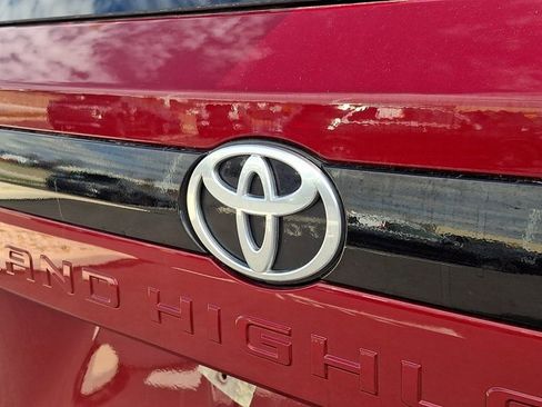 Certified 2025 Toyota Grand Highlander AWD image 30
