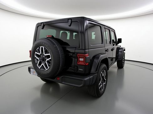 Used 2025 Jeep Wrangler Sahara image 9